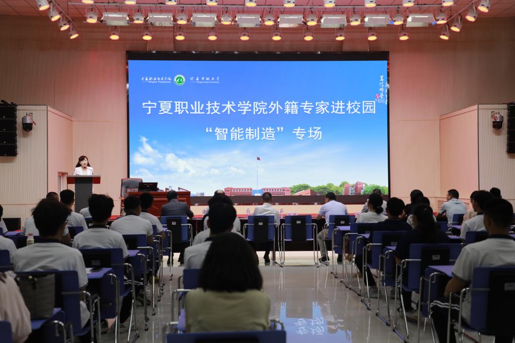 拓宽师生的国际化视野与学术认知