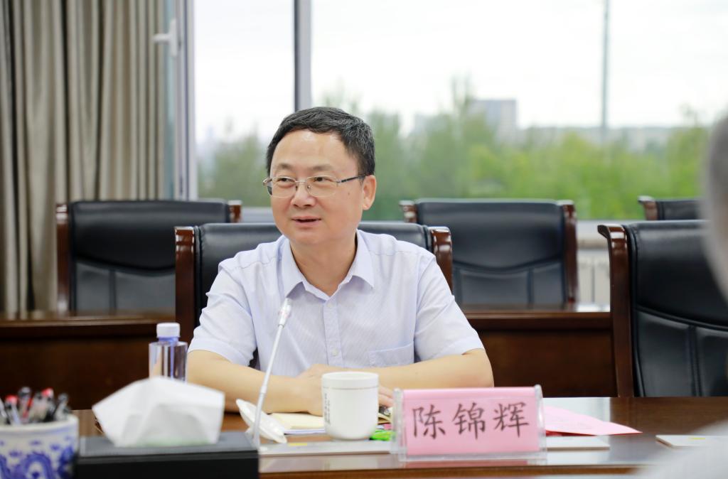 座谈会由黄文娟主持