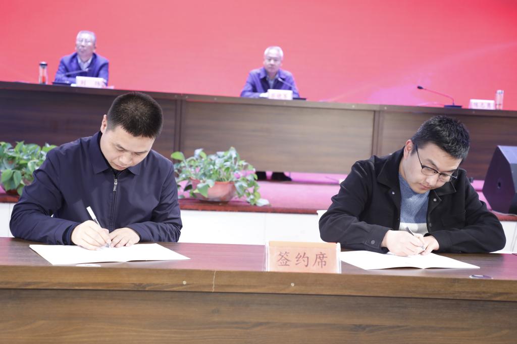 副校长李晓延宣读表彰决定